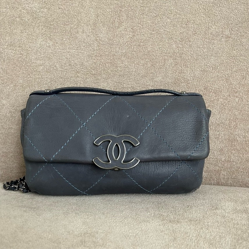Chanel Preloved Quilted Shoulder Bag in Gray Leather