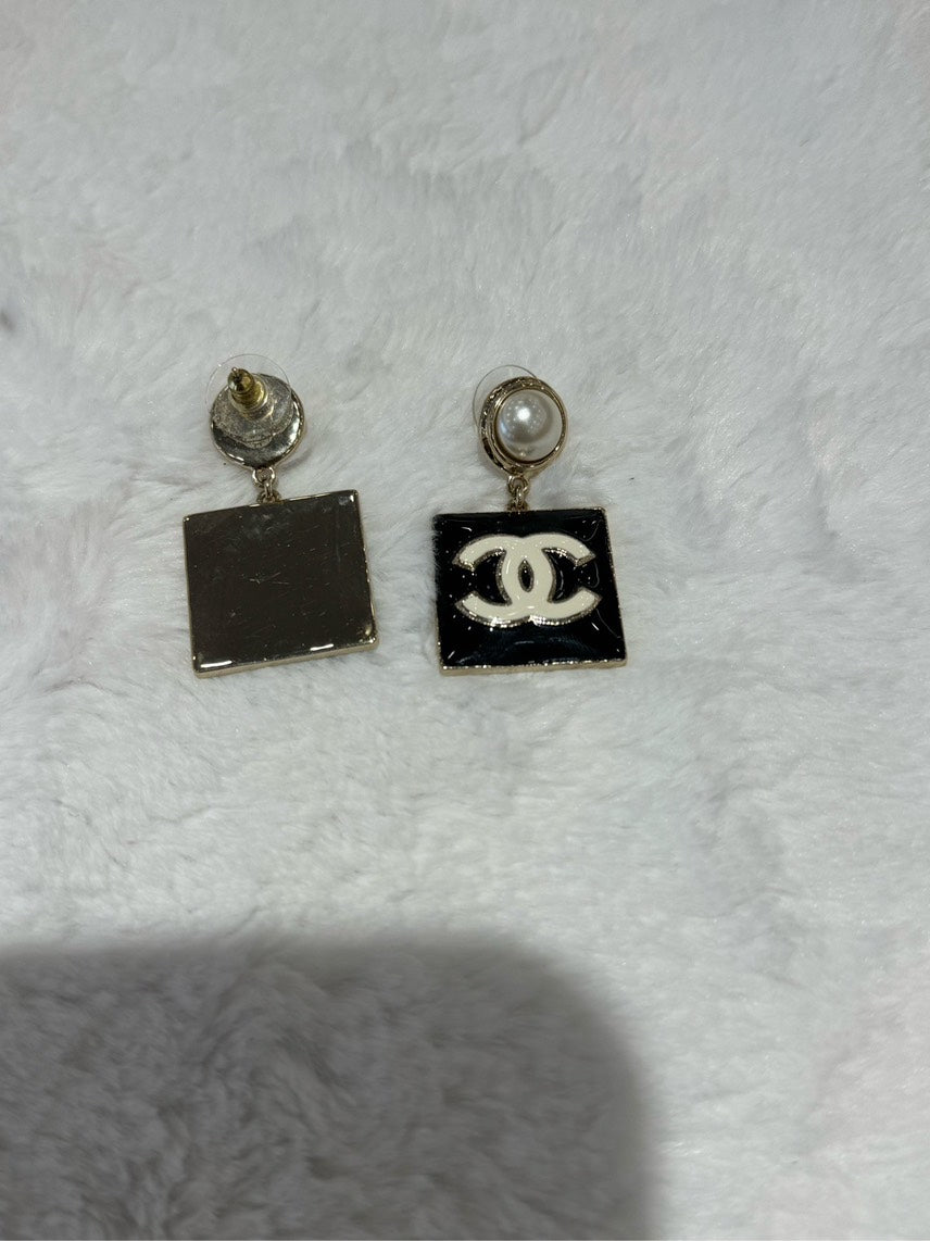 Preloved Chanel Earrings HbG Iconic Black and Gold Statement