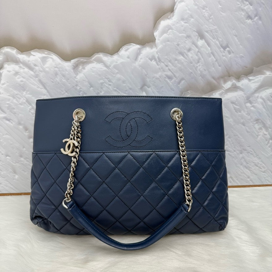 Chanel tote Bag