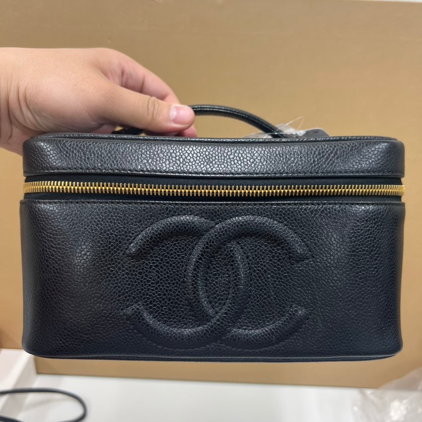   Chanel vanity case M size E