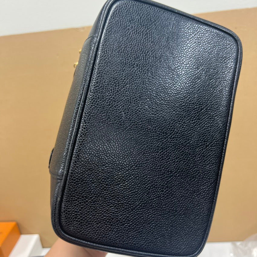   Chanel vanity case M size E