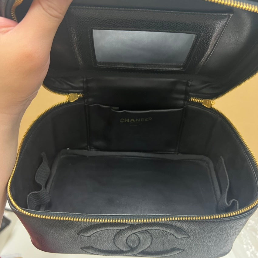   Chanel vanity case M size E