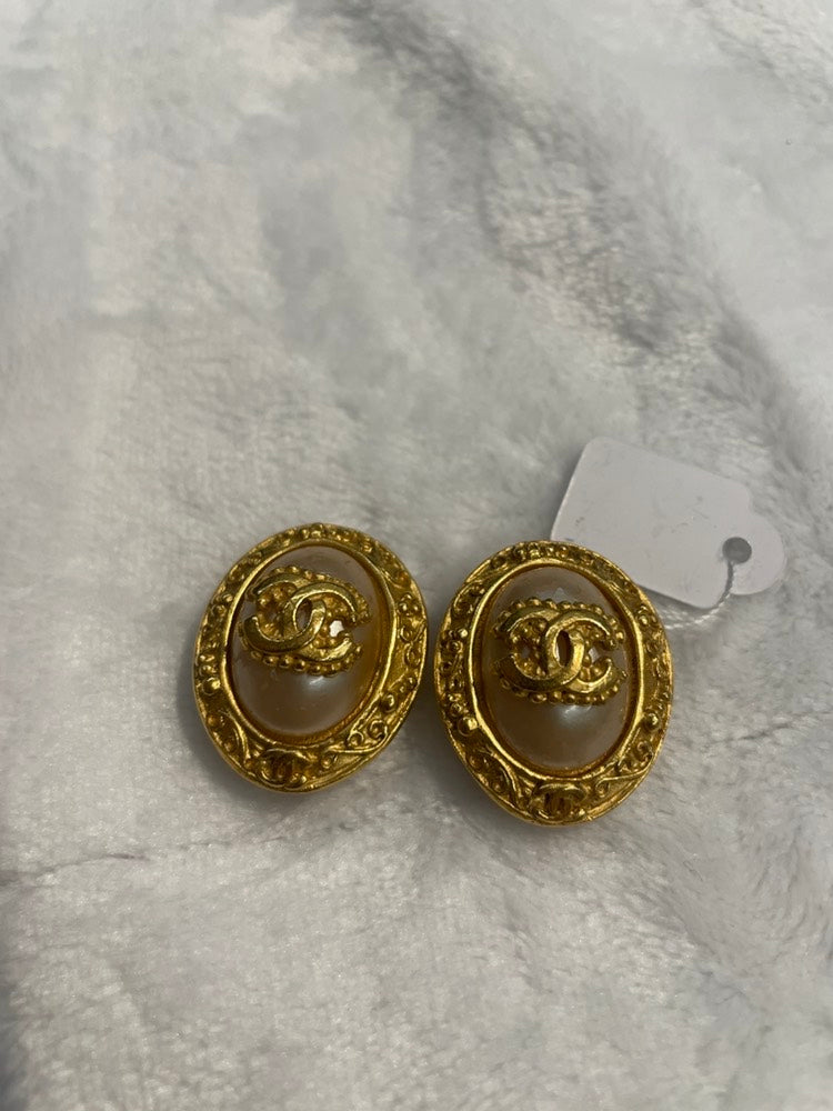 CHANEL   Gold Clip On Earrings