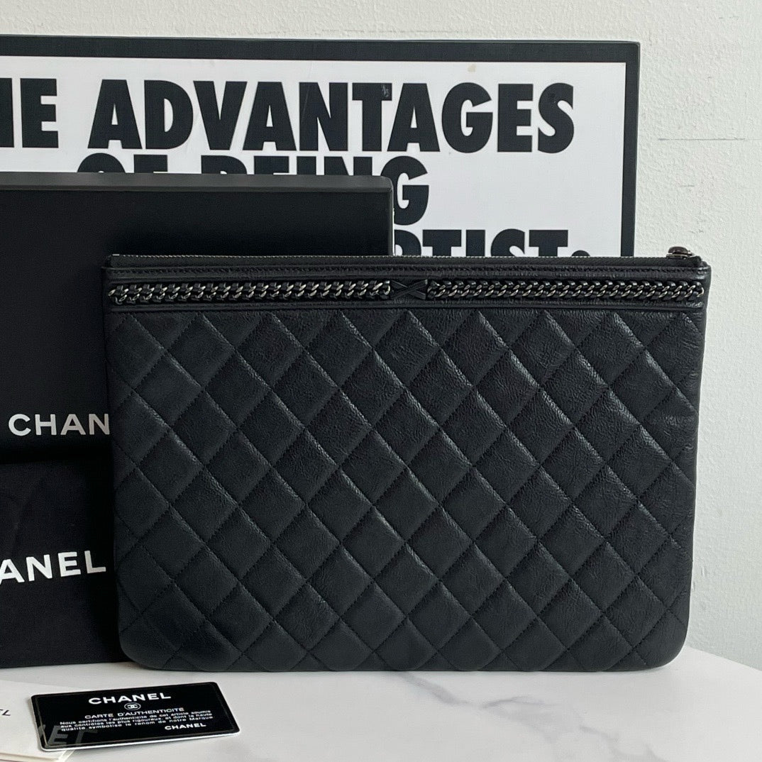 Un ?? Chanel Boy Hand Bag (2017) #13884