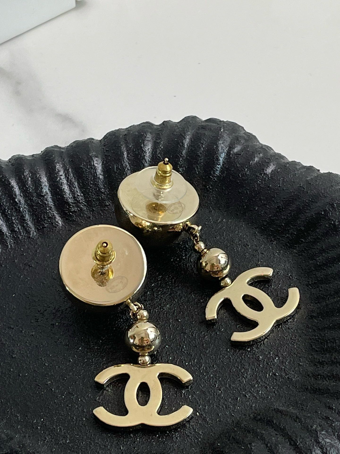 Preloved?? Chanel 21S CC earrings #J2046