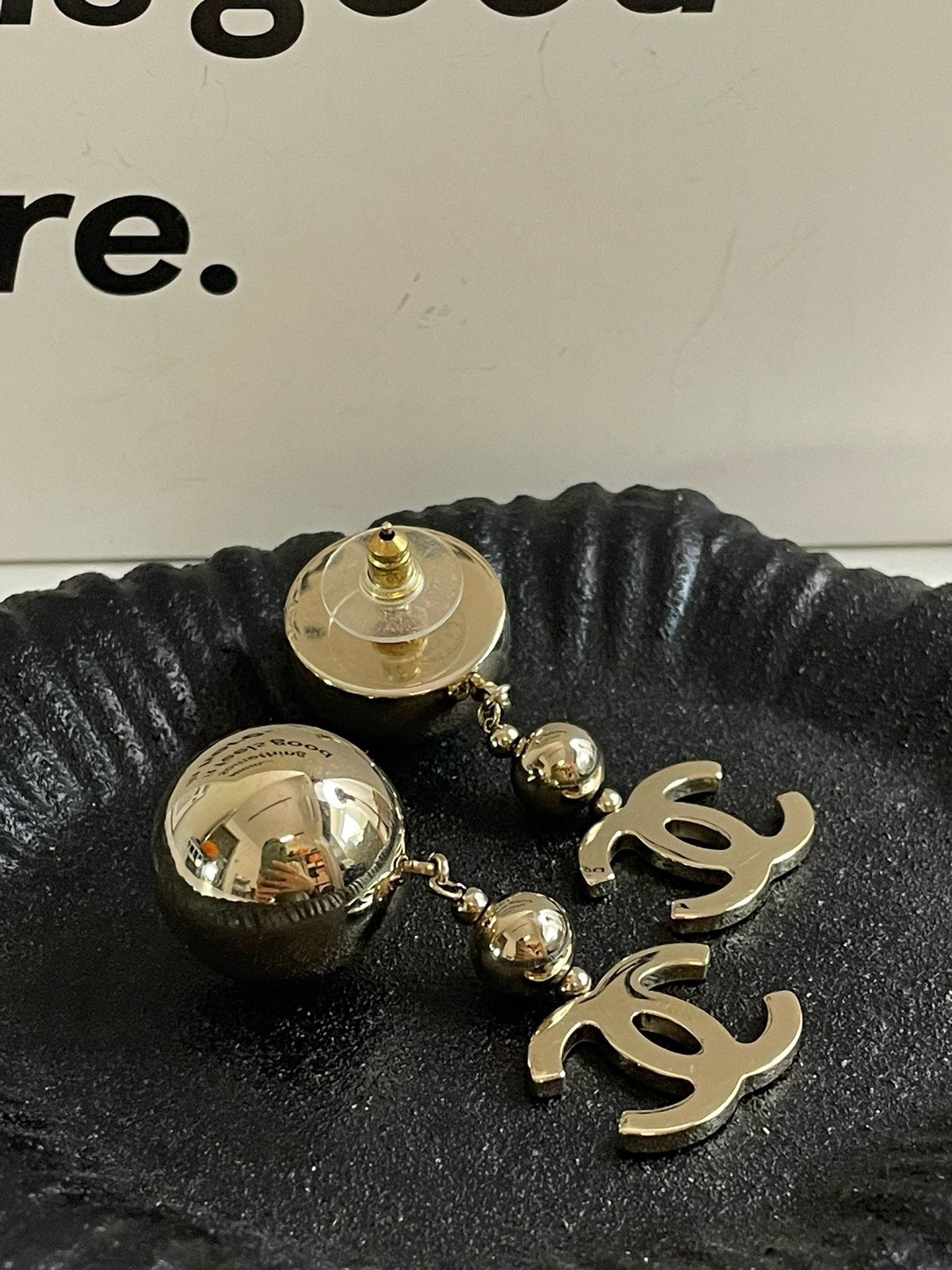 Preloved?? Chanel 21S CC earrings #J2046