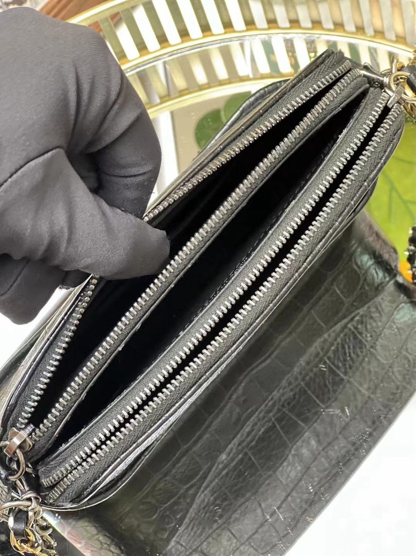 Preloved Chanel Gabrielle Woc mini Black 2019 18.5*11cm 10616