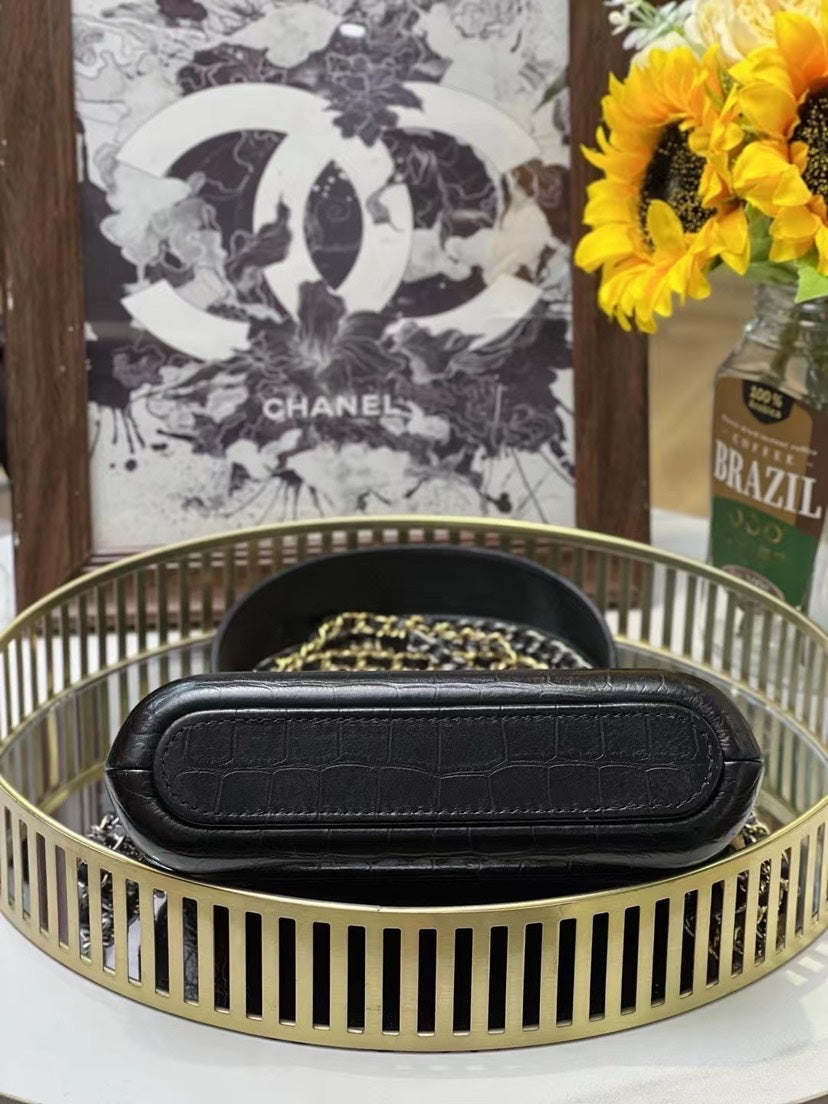 Preloved Chanel Gabrielle Woc mini Black 2019 18.5*11cm 10616