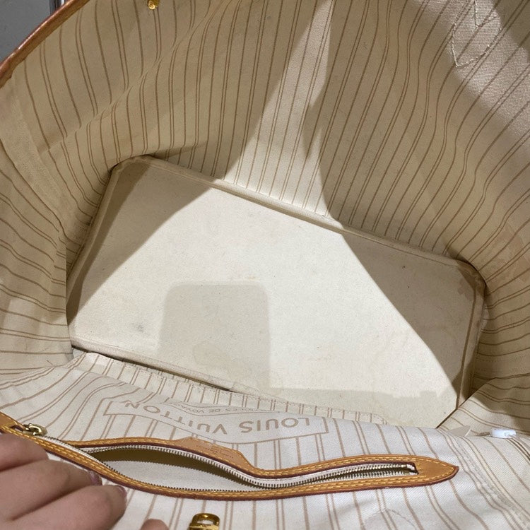 large demiar white never full lv Louis Vuitton