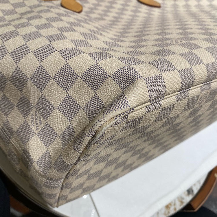 large demiar white never full lv Louis Vuitton