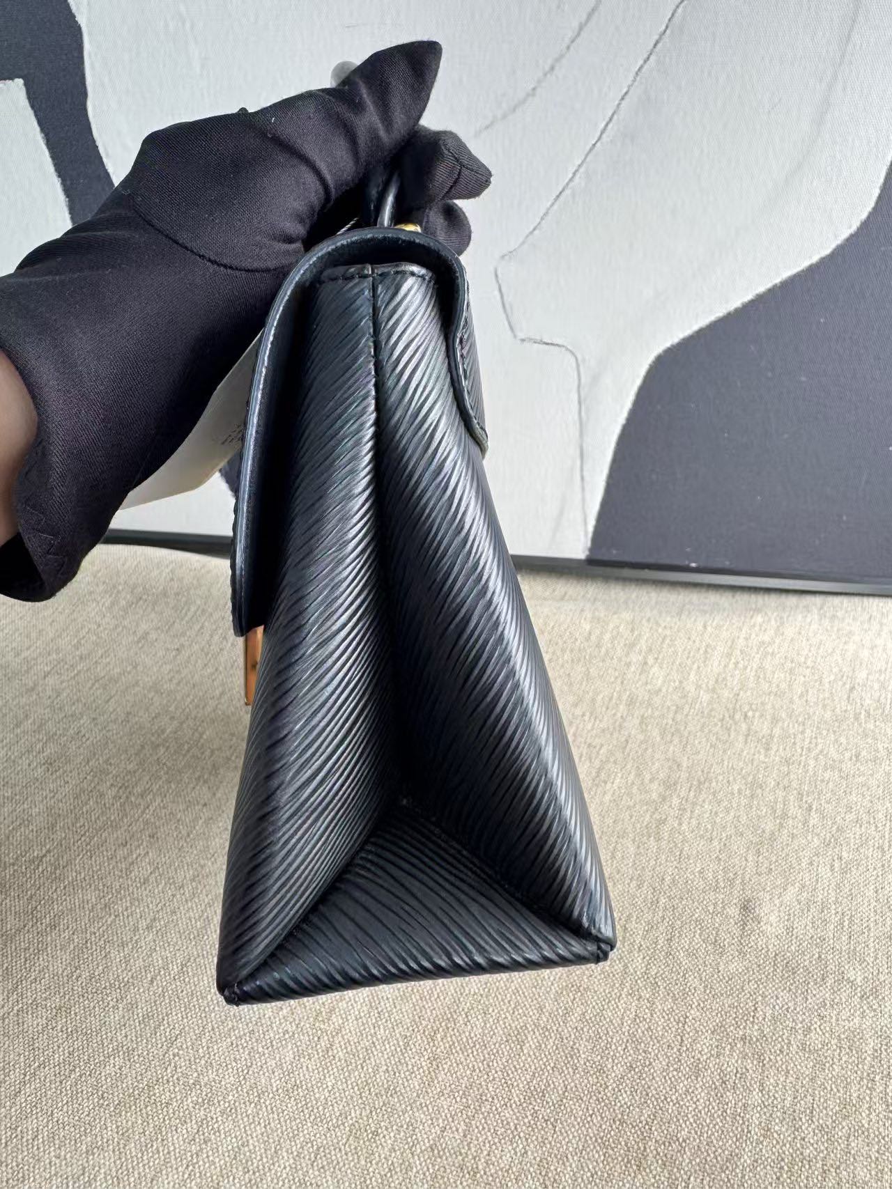 Louis Vuitton Lockybb 13726412