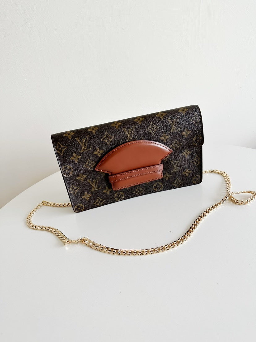   Louis Vuitton Clutch (Chain Not From Luxury Brands)