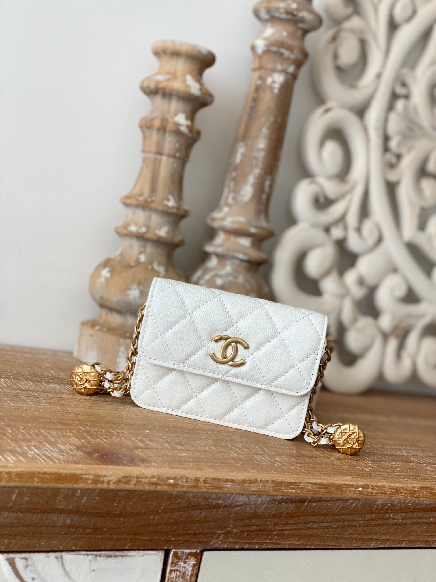 CHL , ’s 4.8in 12.3cm White Chain Clutch Bag