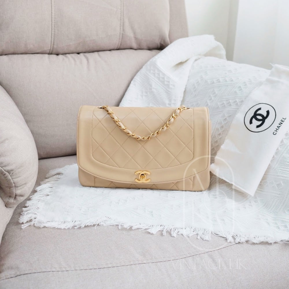Chanel   beige lambskin diana bag 25cm