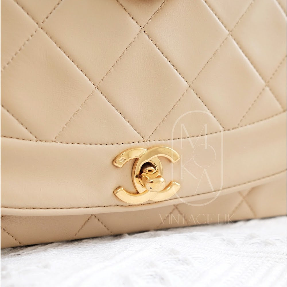 Chanel   beige lambskin diana bag 25cm
