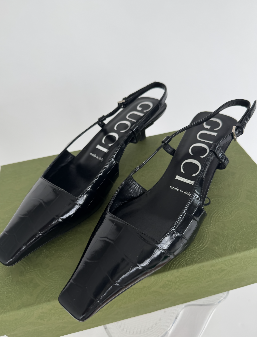 Gucci Sling-back crocodile print pumps – FULL SET